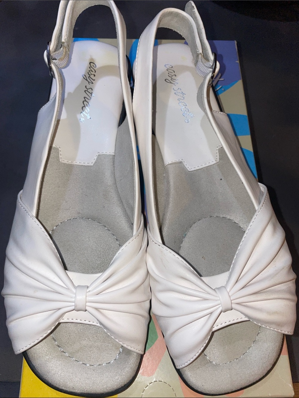Easy street Fantasia White Bow Slingback Sandals with Cushioned Insole sz9